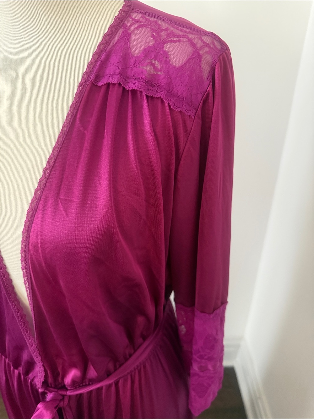 Vintage Texsheen Lingerie Silky Fuchsia Lace-Trim Long Robe S - Picture 2 of 8